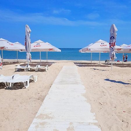 Nick Apartments Mamaia Exterior photo