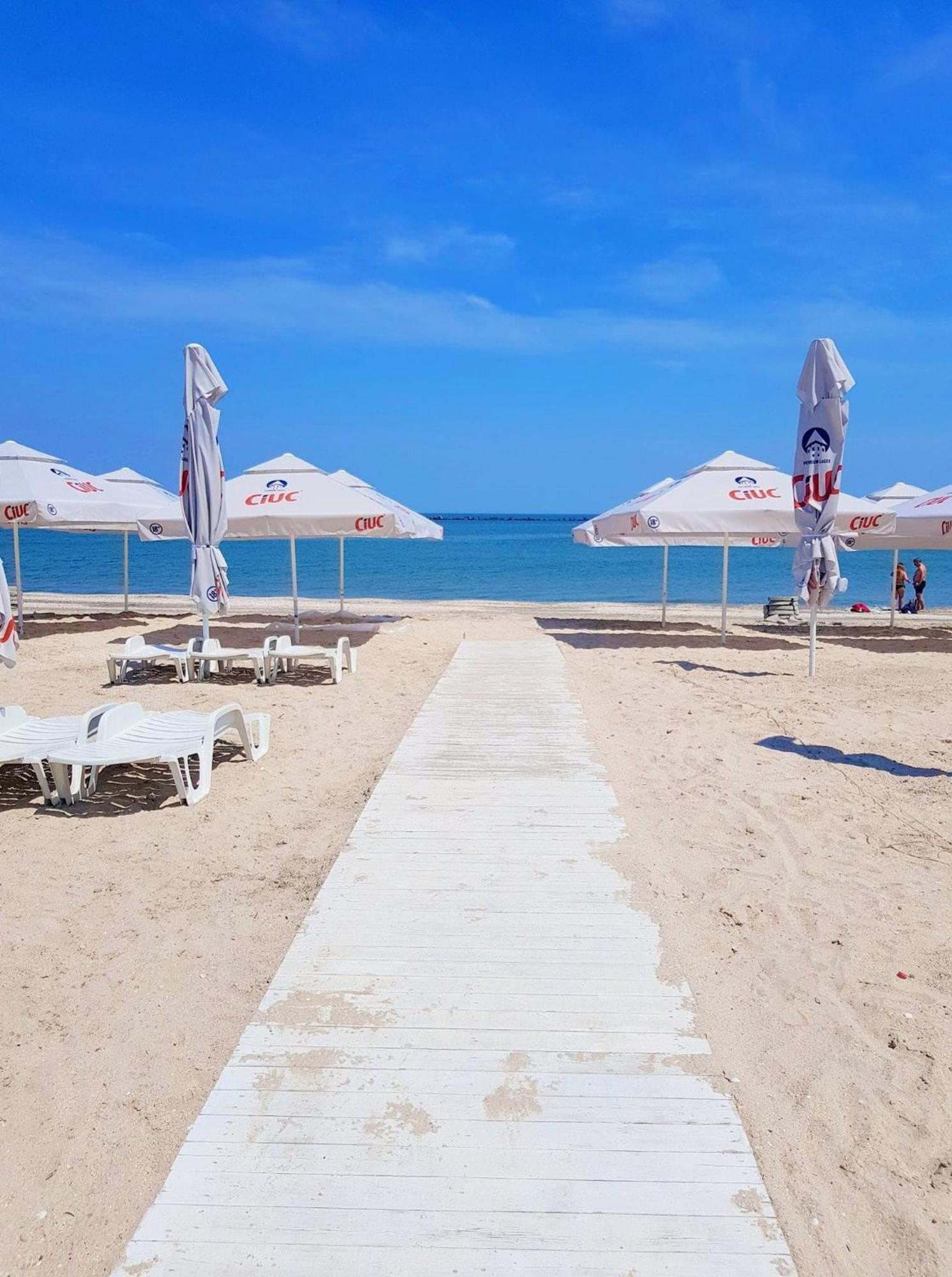 Nick Apartments Mamaia Exterior photo
